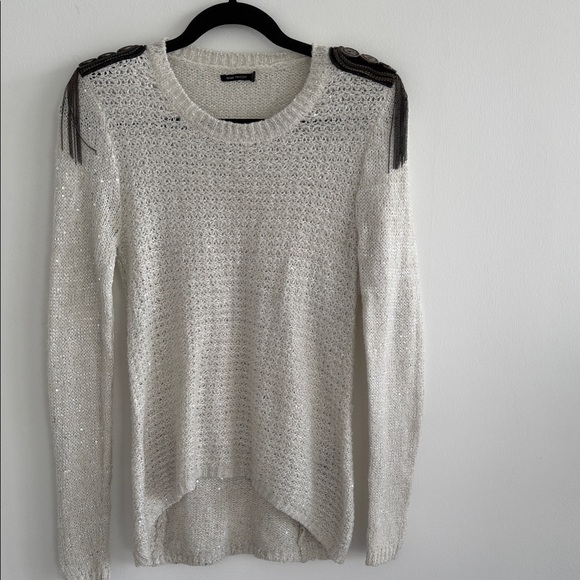 Ellus Sweaters - Chic White Knit Sweater with Shoulder Accents